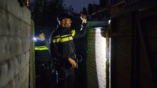 Pizzabezorger overvallen, politie zoekt getuige die slachtoffer te hulp schoot