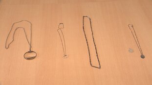 Herkent u deze sieraden en spullen?