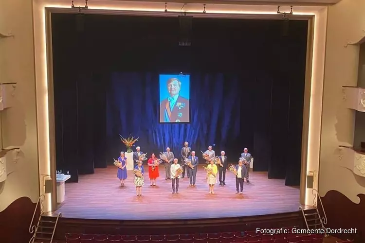 Lintjes uitgereikt in Schouwburg Kunstmin