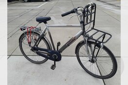 Wie herkent deze fiets die gebruikt werd bij een beroving in Dordrecht?