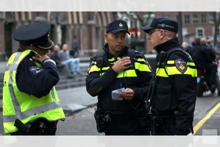 Vader en zoon belagen agenten Dordrecht