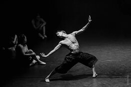 Theatersensatie: «INdependent 24» + «Present» bij Marne van Opstal van "Past | Present | Future