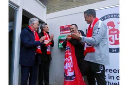 Nouri-AED onthuld in Dordrecht door Abdelhak Nouri Foundation, FC Dordrecht en gemeente Dordrecht