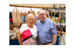 Dirk in ’t Veld stopt na 60 jaar als koopman op de Dordtse zaterdagmarkt