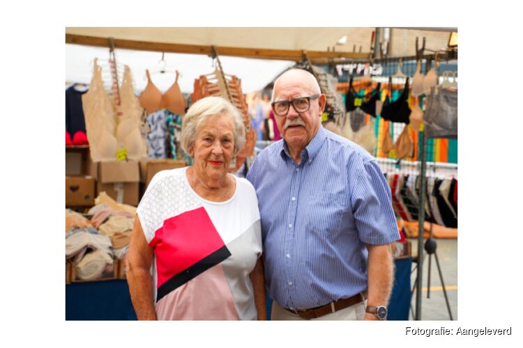 Dirk in ’t Veld stopt na 60 jaar als koopman op de Dordtse zaterdagmarkt