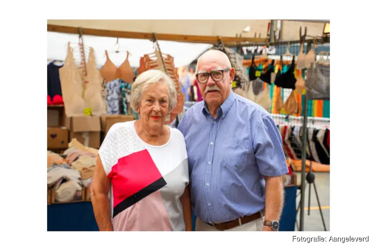 Dirk in ’t Veld stopt na 60 jaar als koopman op de Dordtse zaterdagmarkt