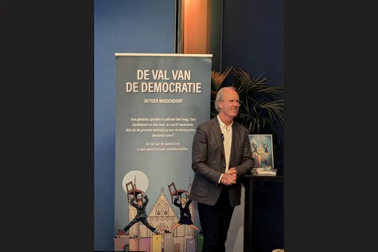 De val van de democratie van Rutger Middendorf binnenkort in vele Nederlandse bibliotheken