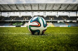 Lokale sport: prestaties van teams en reacties van fans na Eredivisie-wedstrijden