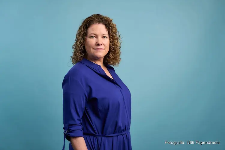 D66 Tweede Kamerlid Anne-Marijke Podt flyert mee in de Drechtsteden