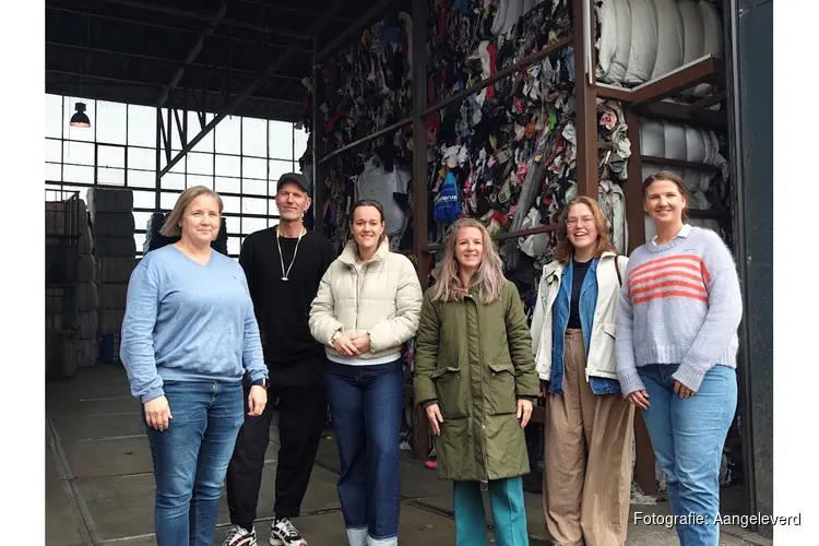 Wethouder Benschop bezoekt 2e handskledingwinkel KETCH en sorteerbedrijf Gebotex tijdens Week van de Circulaire Economie