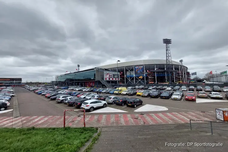 AZ pakt punt bij Feyenoord, dat wel Champions League ingaat